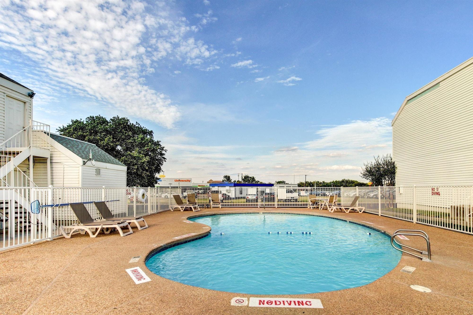 Days Inn By Wyndham Waco University Area Exterior foto