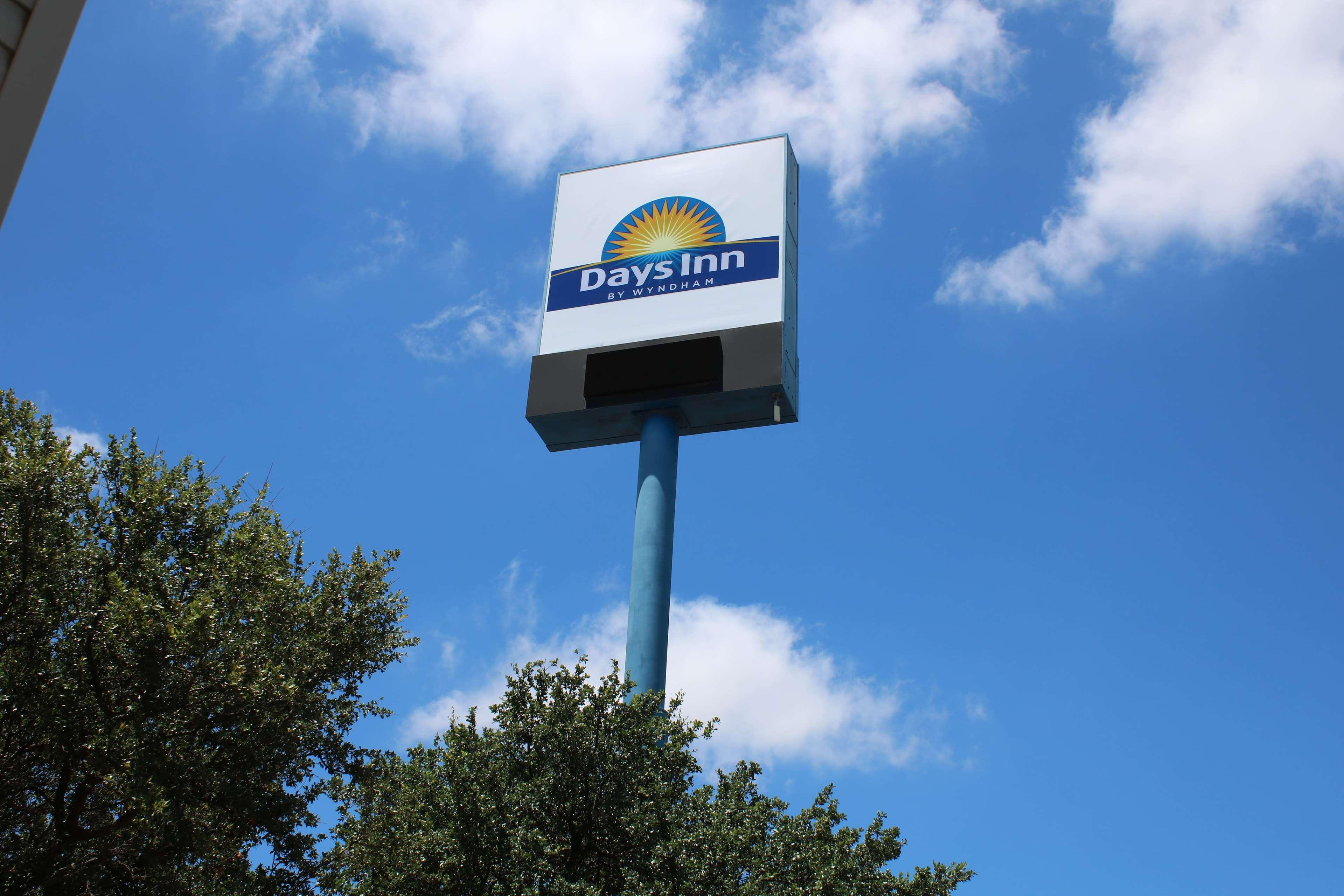 Days Inn By Wyndham Waco University Area Exterior foto