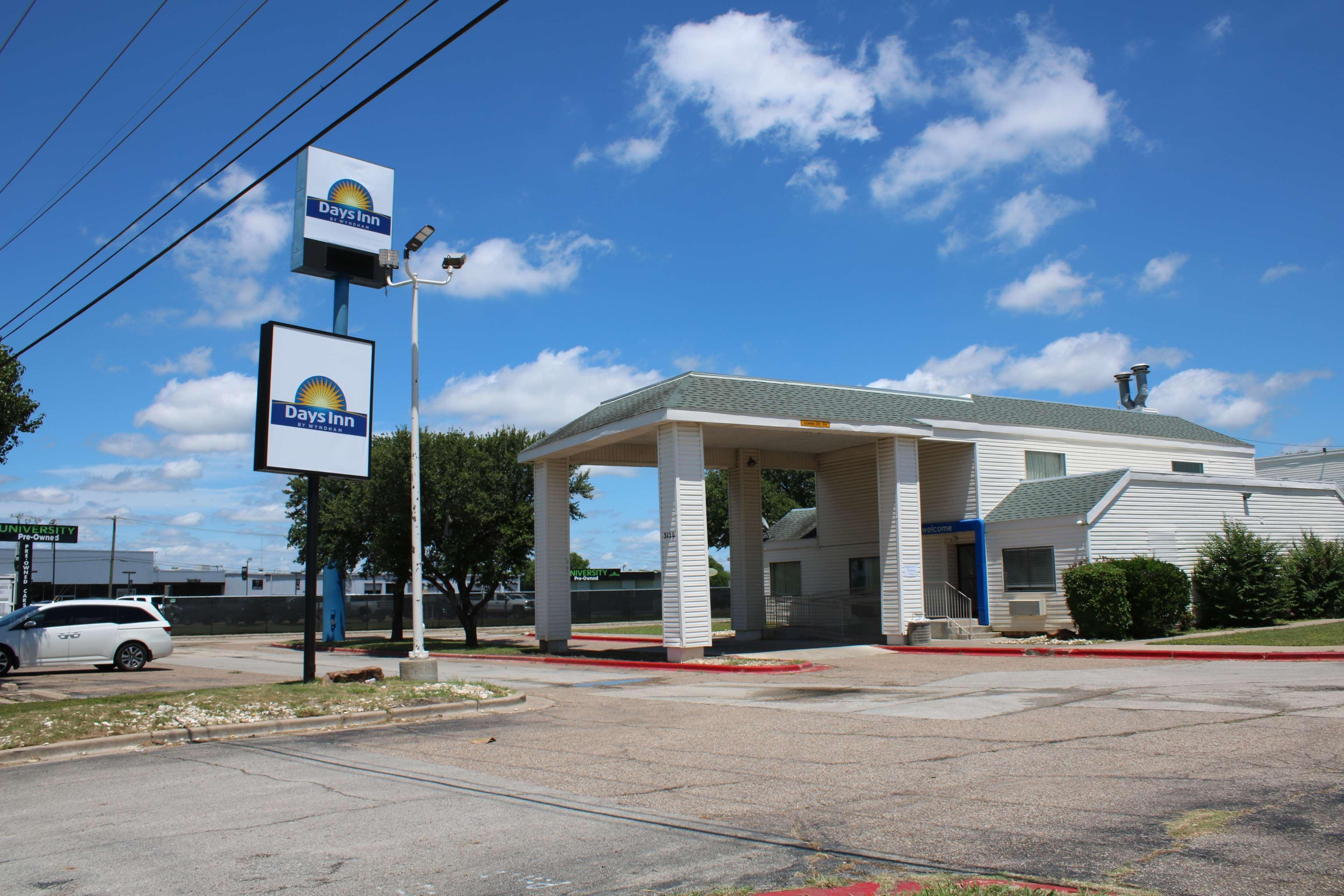 Days Inn By Wyndham Waco University Area Exterior foto