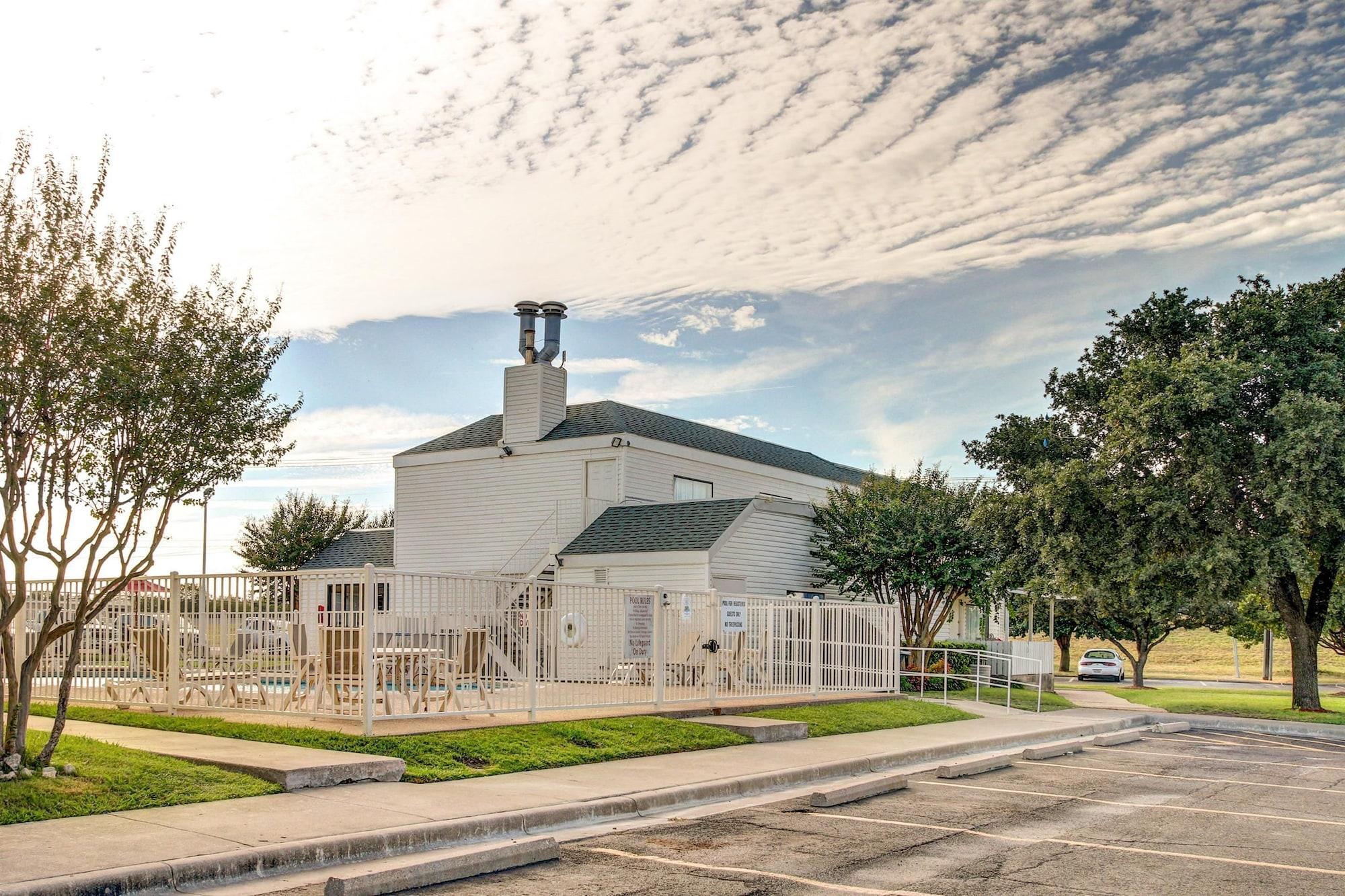 Days Inn By Wyndham Waco University Area Exterior foto